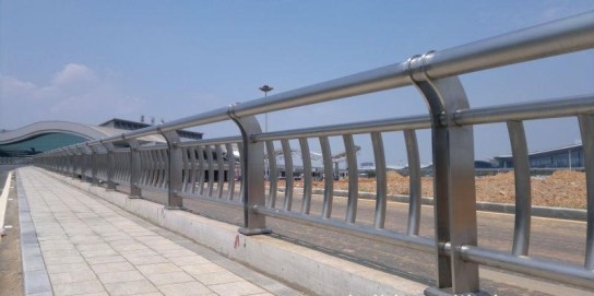 不锈钢复合管栏杆的特点