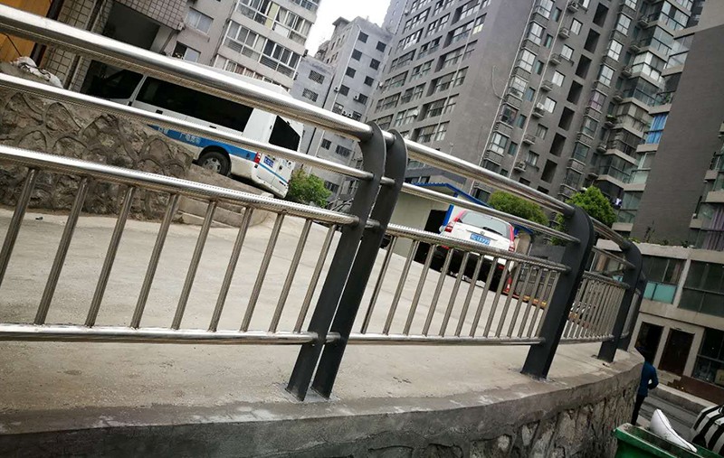 道路护栏