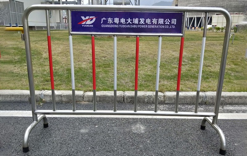道路隔离铁马